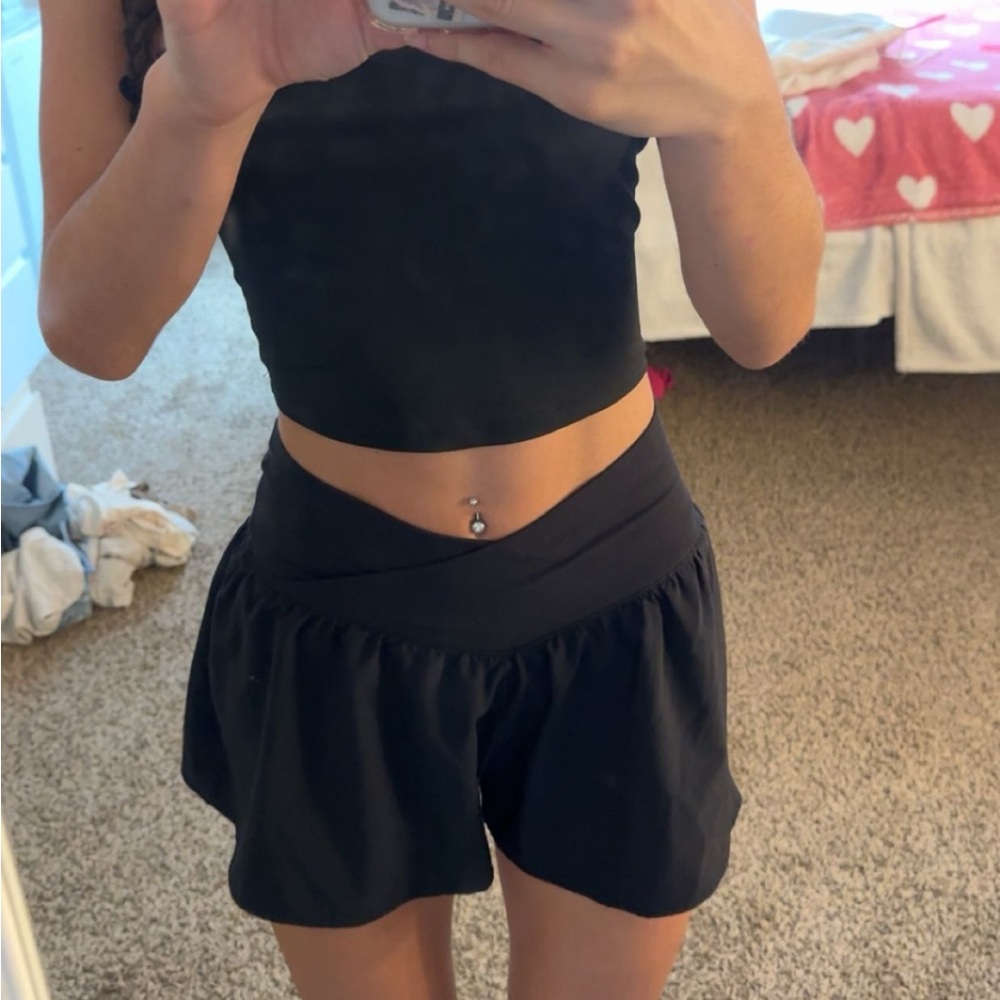 aeire Black crossover Shorts